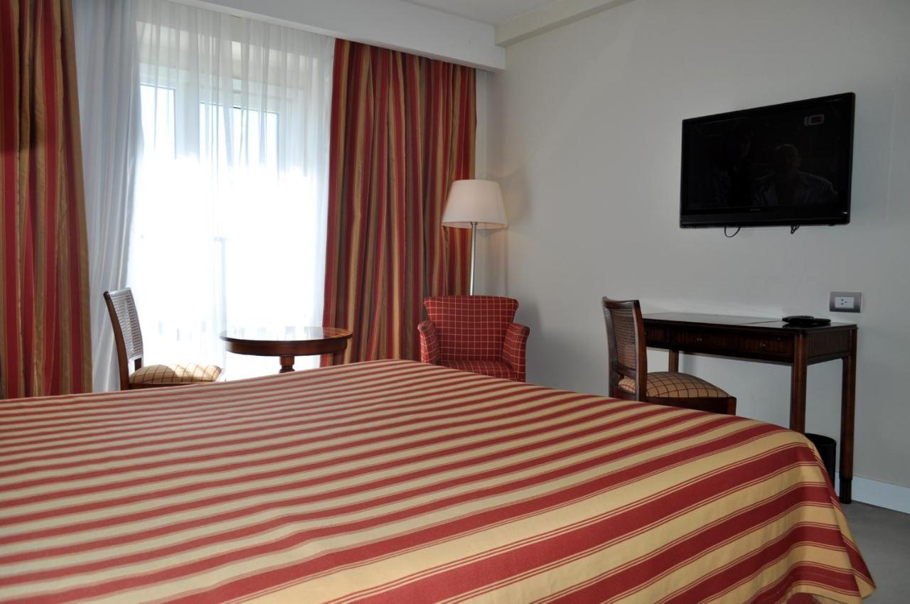 Hermitage Hotel Mar del Plata Exterior photo A room at the hotel
