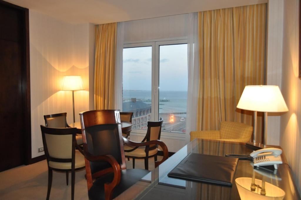 Hermitage Hotel Mar del Plata Exterior photo A room at the hotel